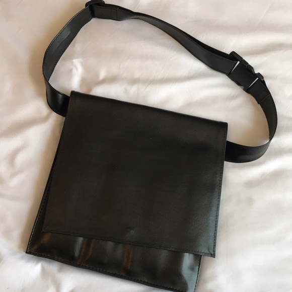 20 Piece Makeup Brush Set with Belt! - Picture 4 of 4